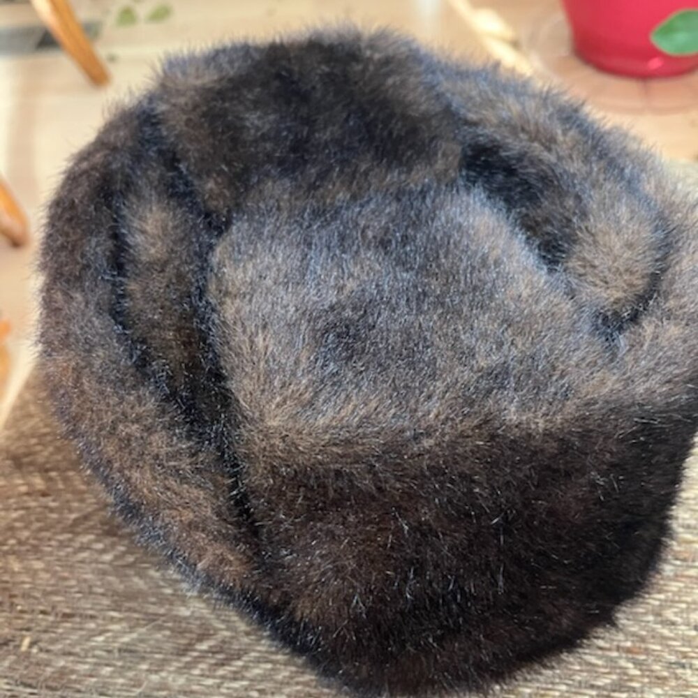 Traditional Fur Hat - Picture 2 of 4